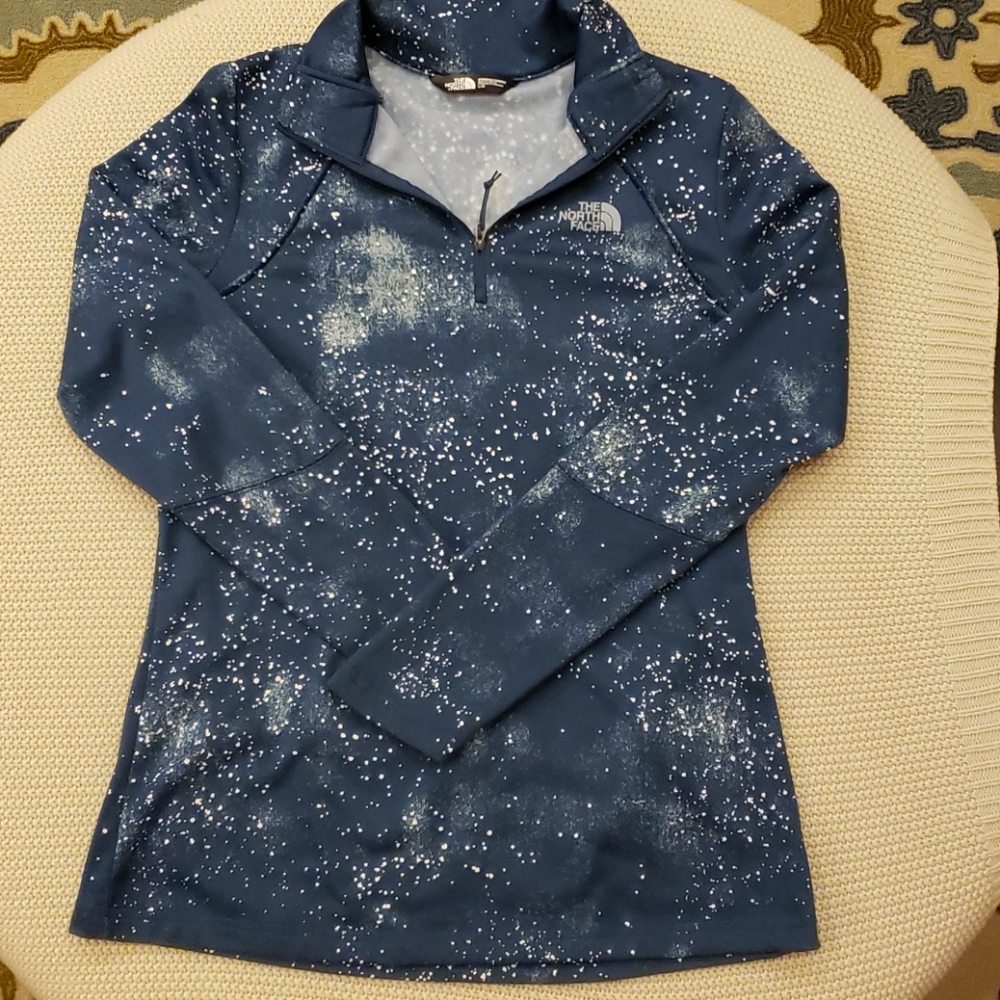 EUC The North Face pullover.
